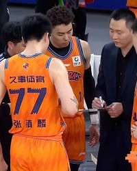 CBA八进四：上海横扫山东晋级，广东3分险胜北京将大比分追成1-1