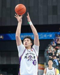 元游棋牌官方网站-轰21+15又砍27+11！争议内线打成北控第一核心，闵鹿蕾没看错人